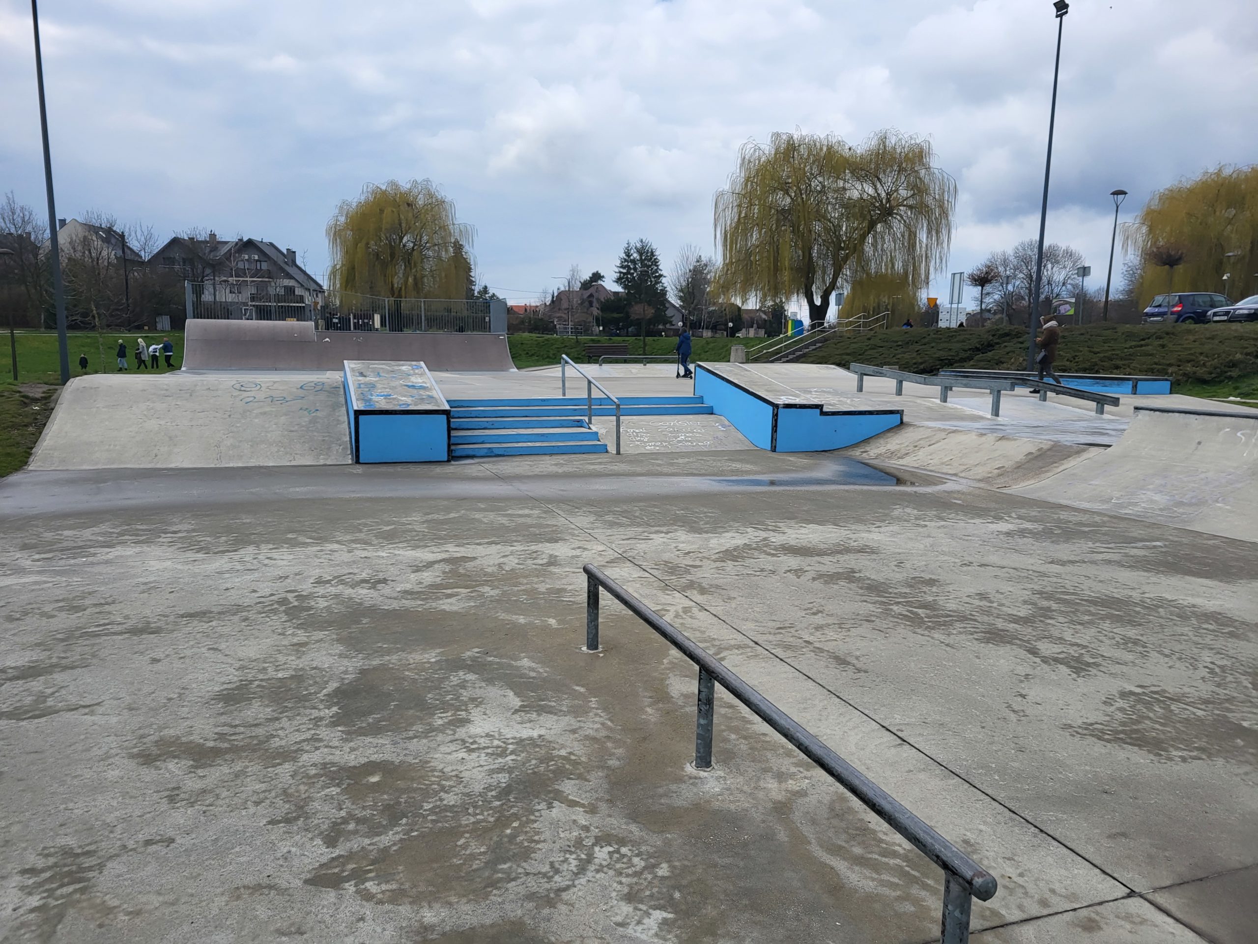 Skatepark: Busko Zdrój - widok na raile